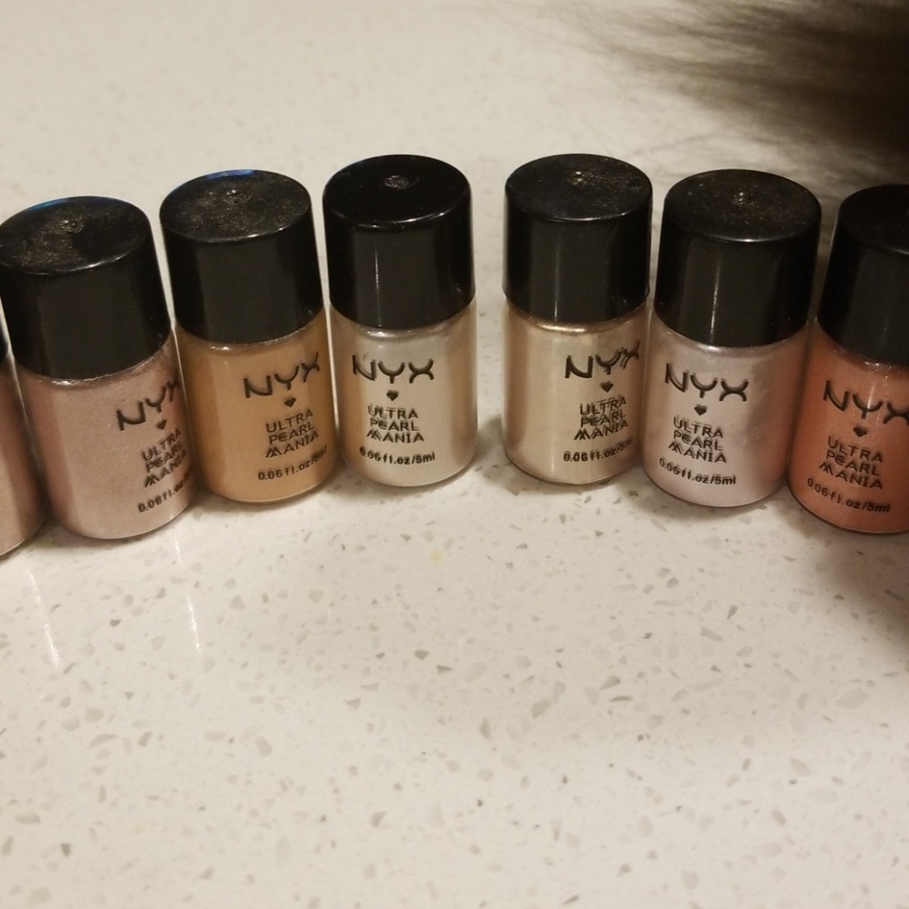 Makeup - Picture 3 of 5